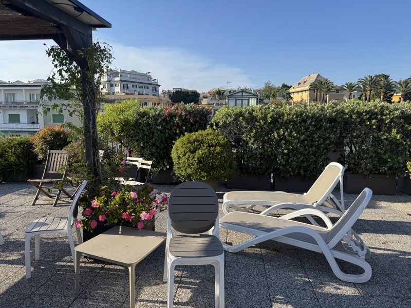 Terrazzo a Genova arredato a verde — realizzazione Peirano Vivai